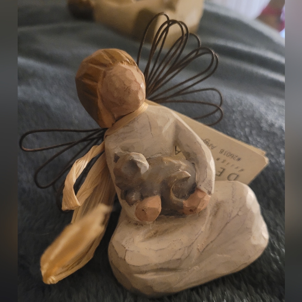 Demdaco Willow Tree Angel of Kindness Figurine With Cat